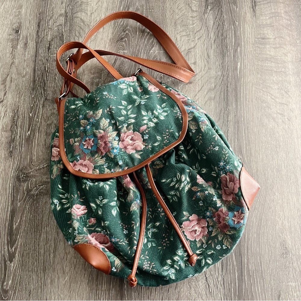 1994 Avon Hand/Shoulder Bag Excellent Condition